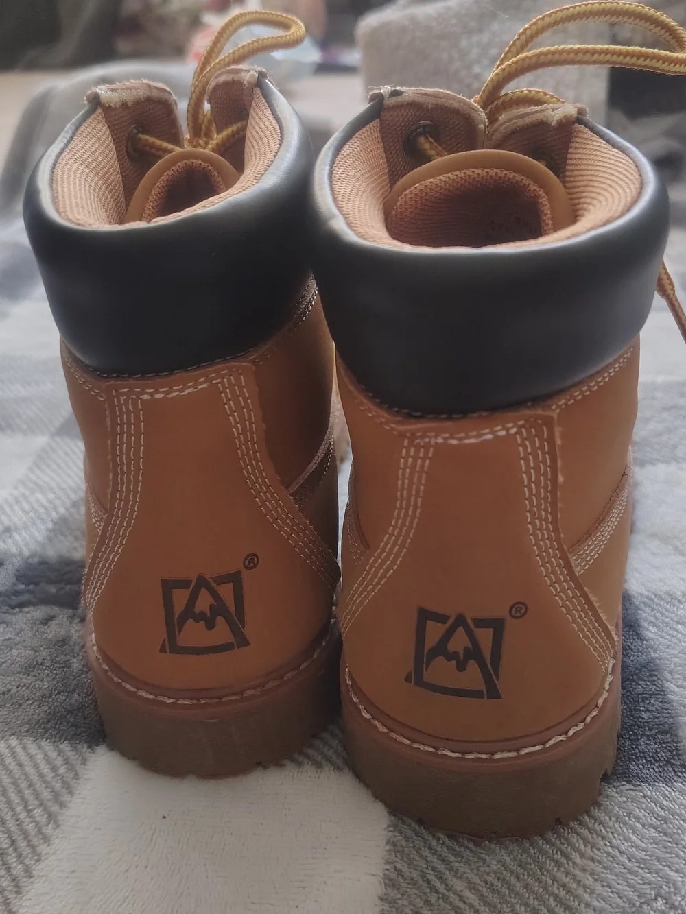 Avalanche Kids Wheat/Tan Lace-Up Work Boots with Yellow Laces